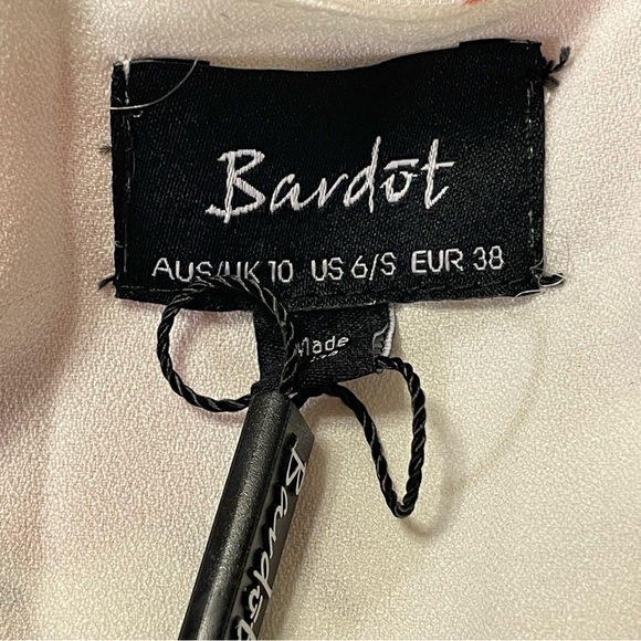 BARDOT NWOT Floral Short Sleeve Wrap‎ Dress - Picture 10 of 11
